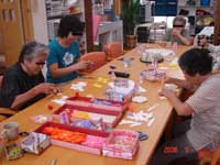 女性作業中
